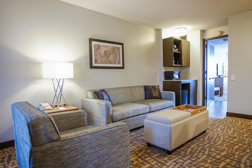Ramada By Wyndham Southfield Hotel Eksteriør billede