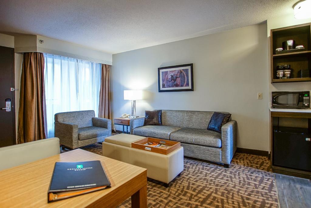 Ramada By Wyndham Southfield Hotel Eksteriør billede