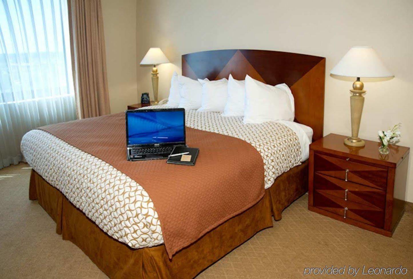 Ramada By Wyndham Southfield Hotel Eksteriør billede