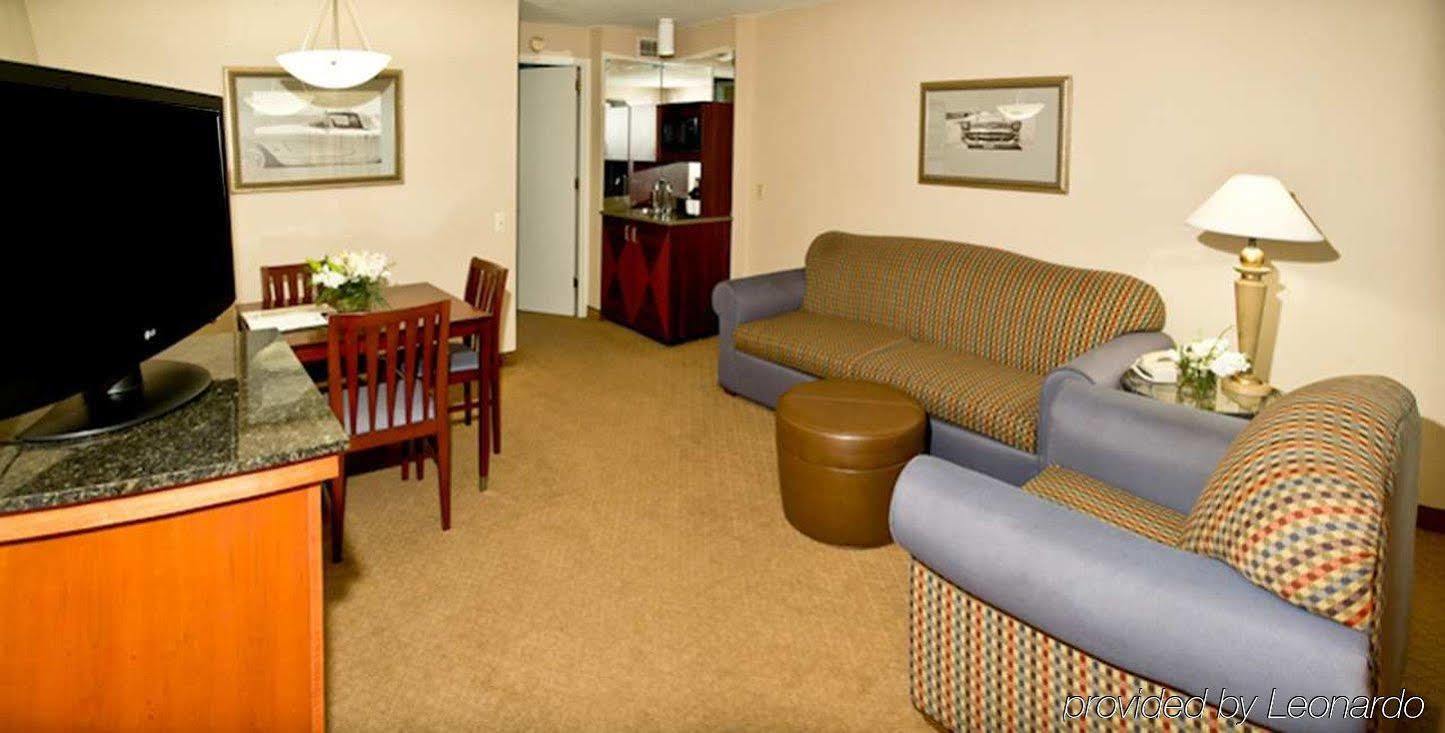 Ramada By Wyndham Southfield Hotel Eksteriør billede