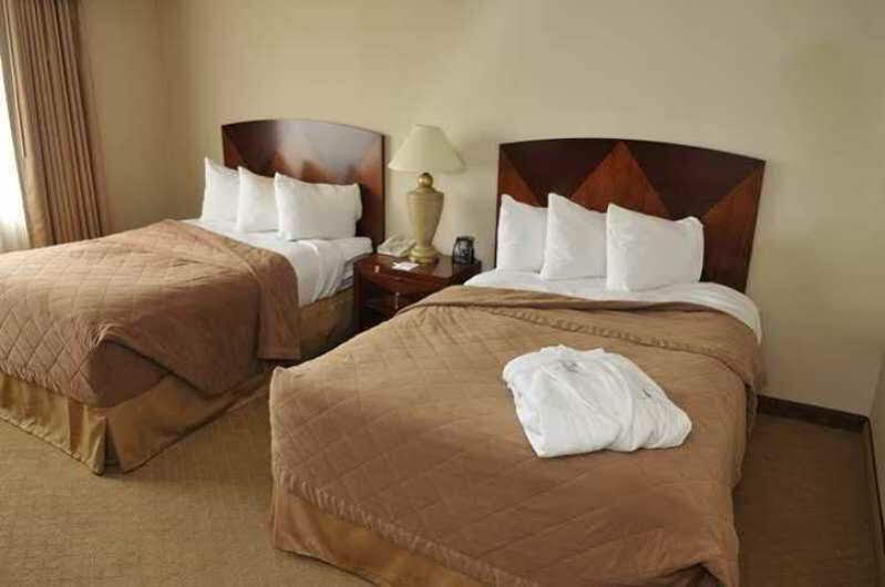 Ramada By Wyndham Southfield Hotel Eksteriør billede
